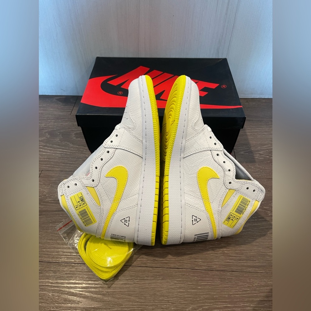 Jordan 1 Retro High First Class Flight - Picture 5 of 7